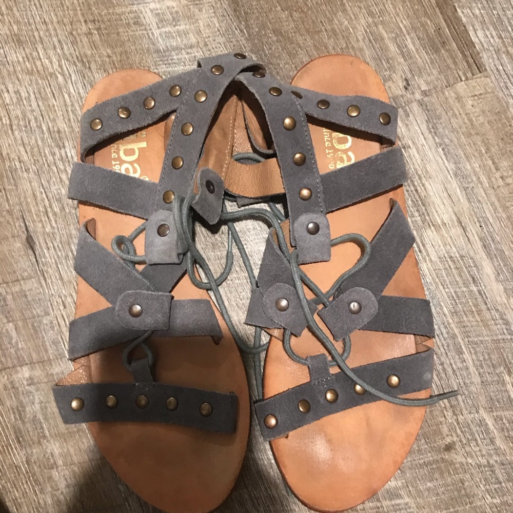 Straps sandals